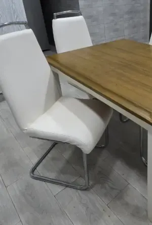 طاولة طعام +4 كراسي